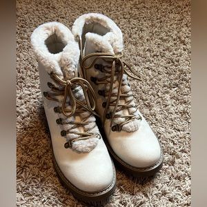 Women’s Size 8.5 Cliffs by White Mountain Boots